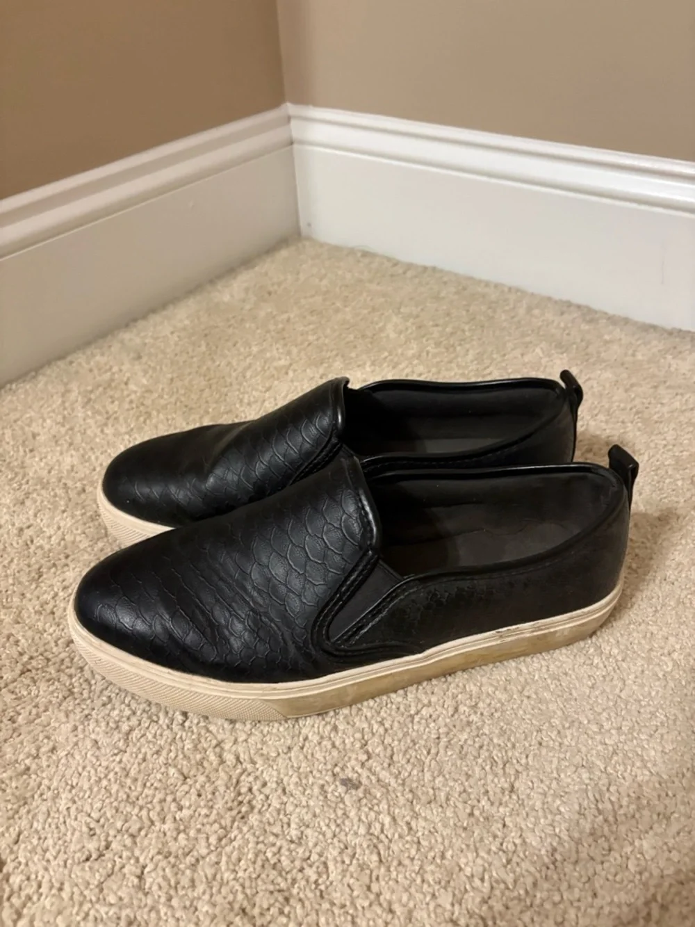 Women’s Aldo Black Slip-On Casual Sneakers Size 9